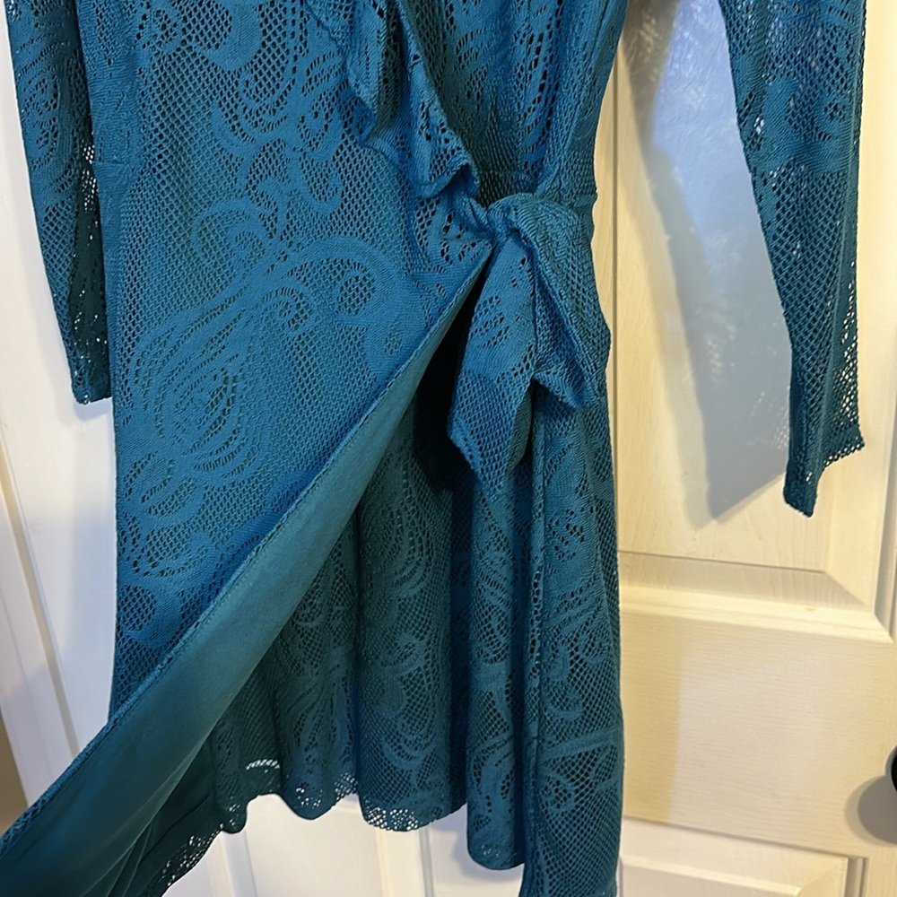 NWT Lily Pulitzer Teal Lace Wrap Dress with built in shorts. Size Medium. - Picture 7 of 11